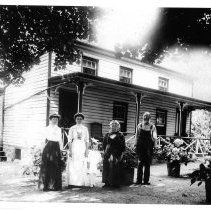 Conway farmhouse & Family, 1914